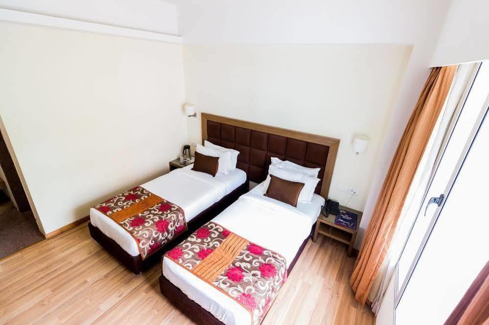 Oyo Premium Vastrapur 3*