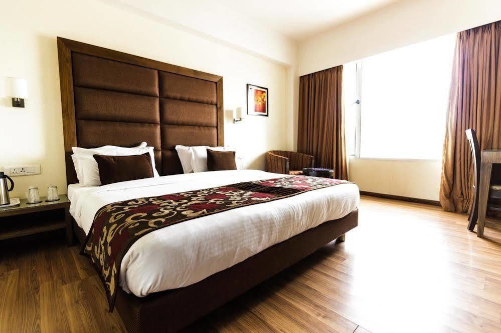 Oyo Premium Vastrapur