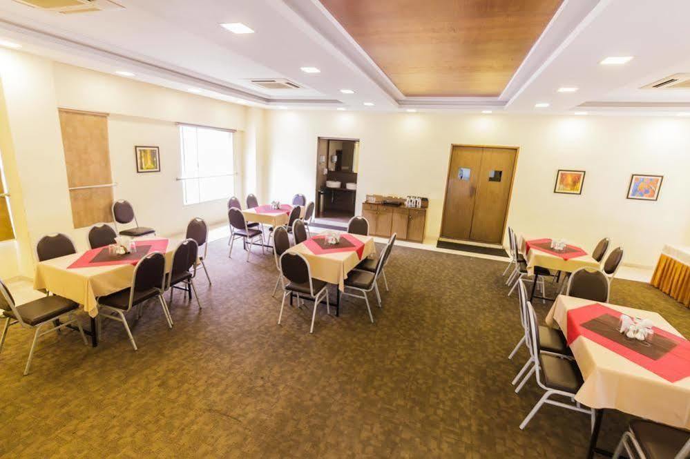 Oyo Premium Vastrapur Hotel