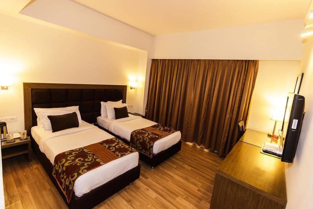 Hotel Oyo Premium Vastrapur 3*