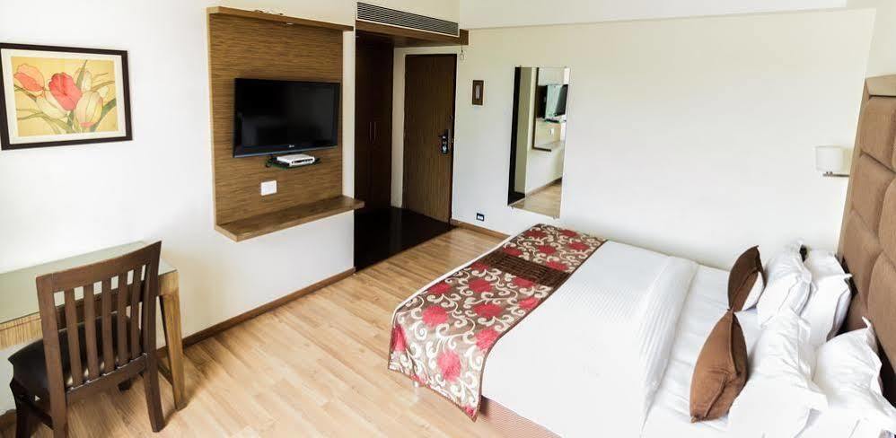 Oyo Premium Vastrapur Hotel 3*