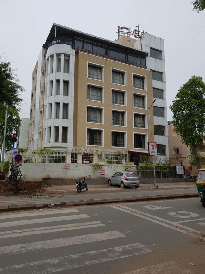 Brooks Regal Hotel 3*