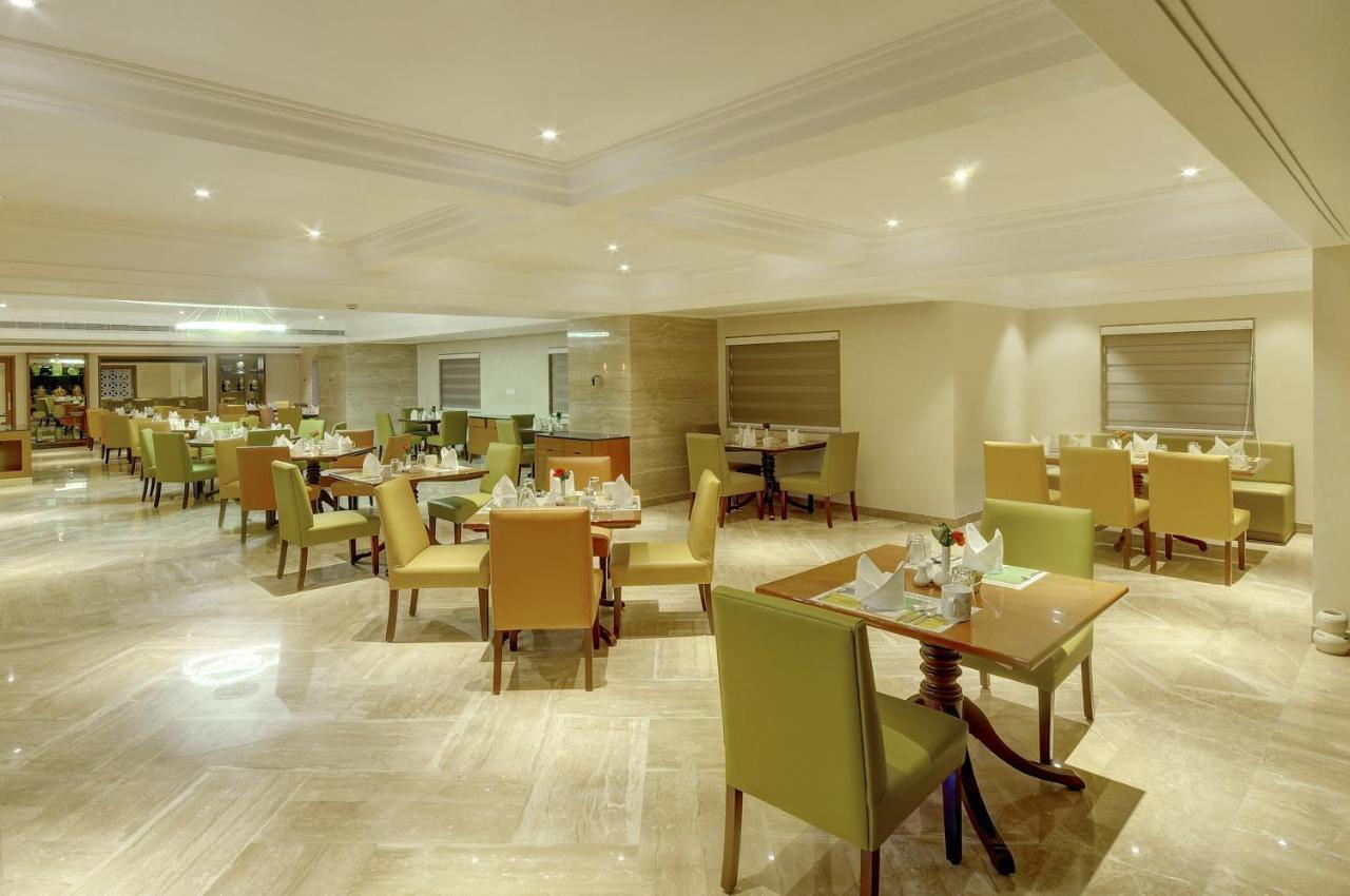 Hotel Lemon Tree Premier “the Atrium”