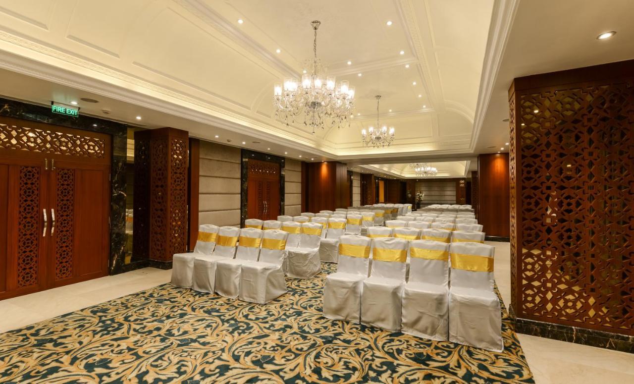 Lemon Tree Premier “the Atrium” 4*