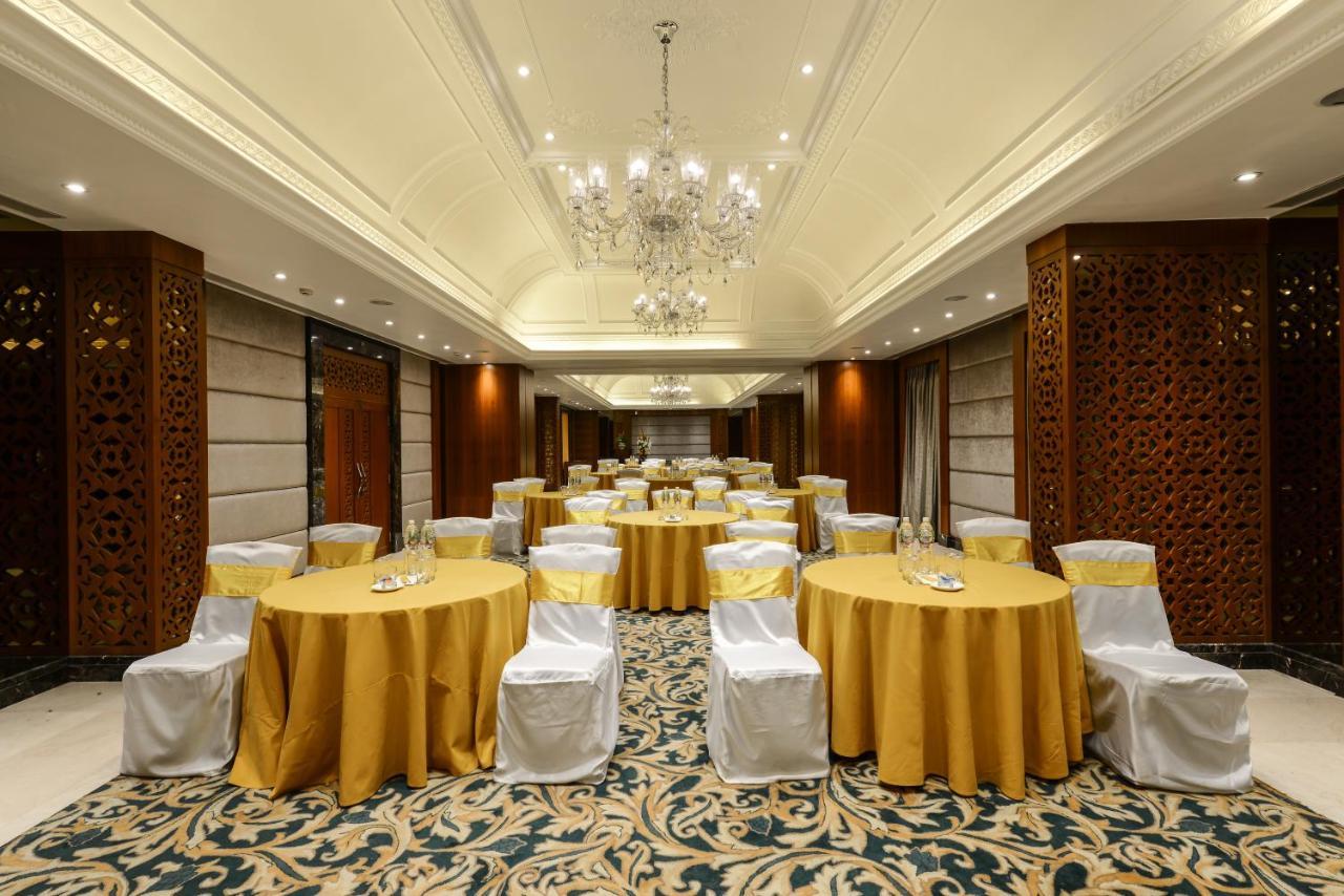 Hotel Lemon Tree Premier “the Atrium”