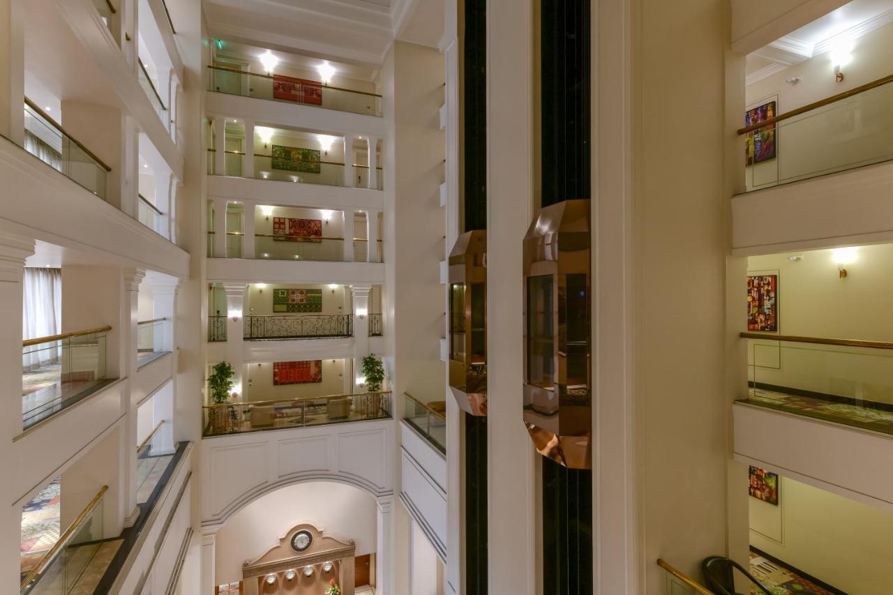 Lemon Tree Premier “the Atrium” 4*