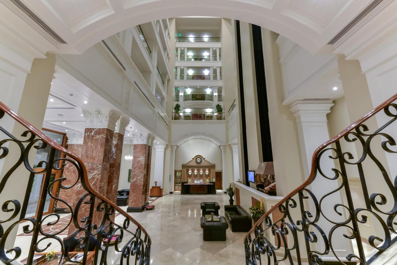 Hotel Lemon Tree Premier “the Atrium”