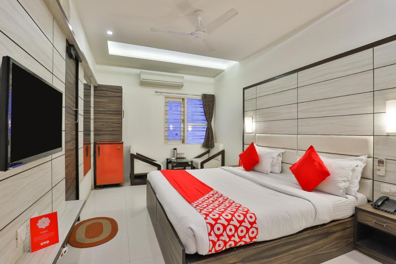 Oyo 2351 Golden Plaza Hotel Ahmedabad