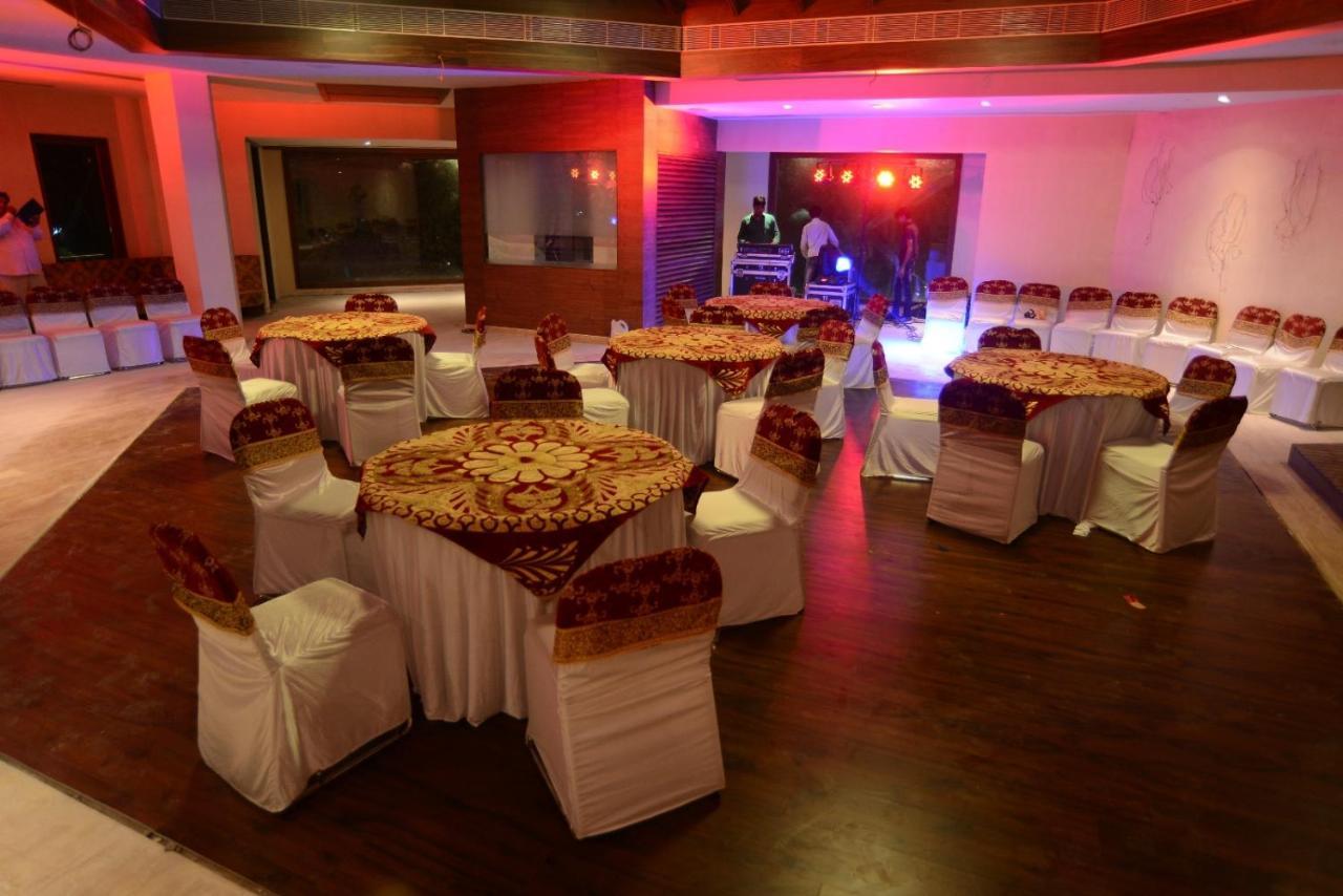 Resort Palm Greens Club,ahmedabad