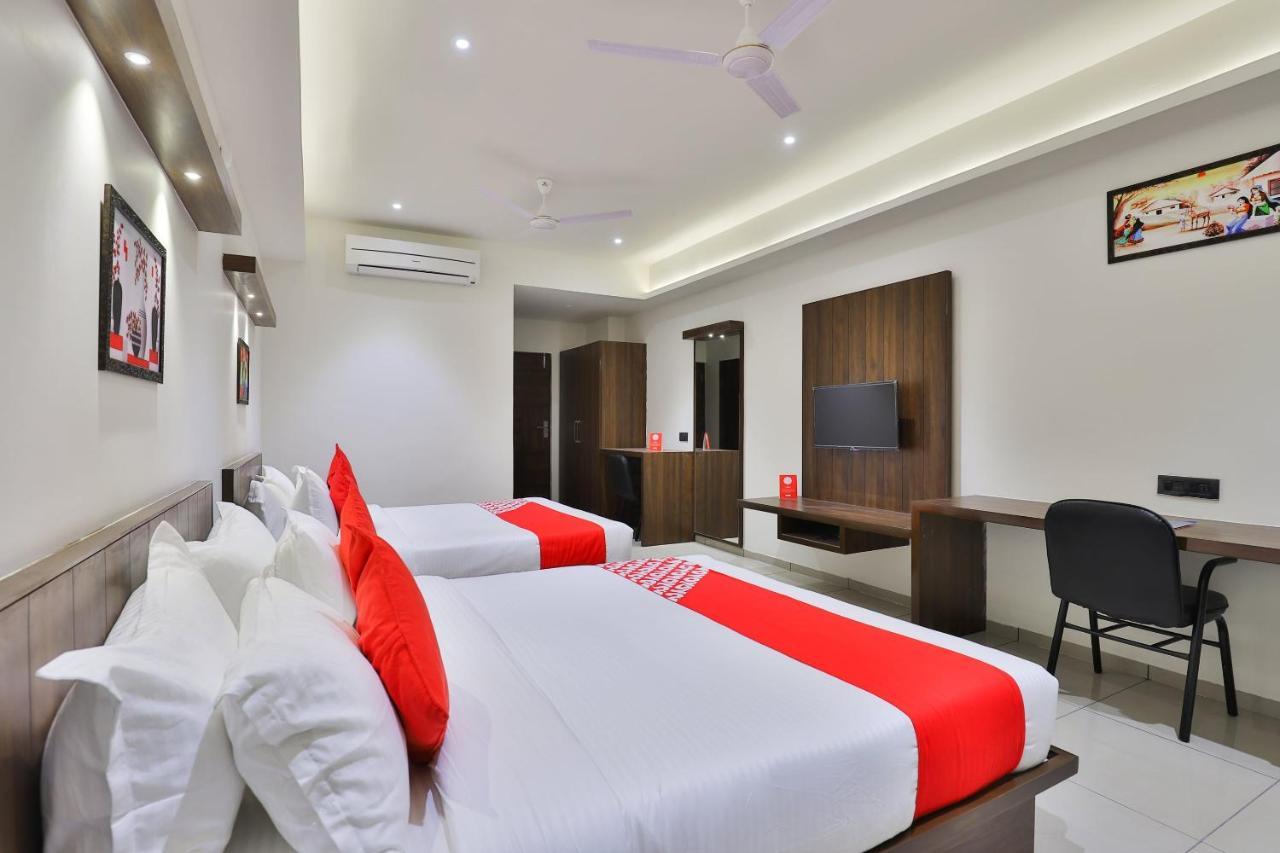 Oyo 16604 Sparsh Ahmedabad