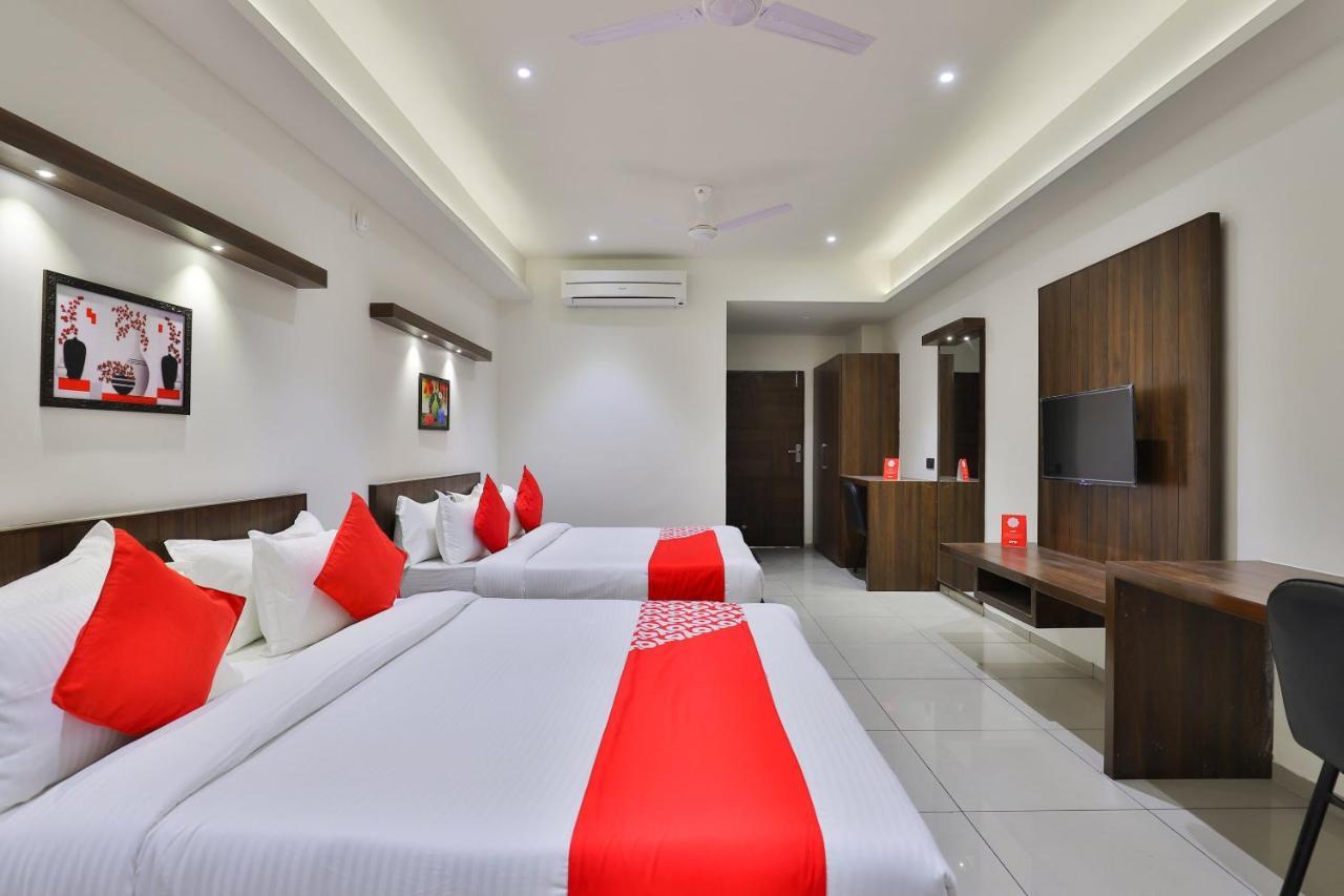 Oyo 16604 Sparsh Hotel 3*