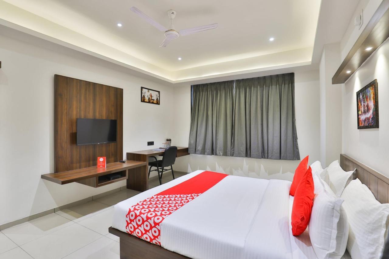 Oyo 16604 Sparsh Ahmedabad