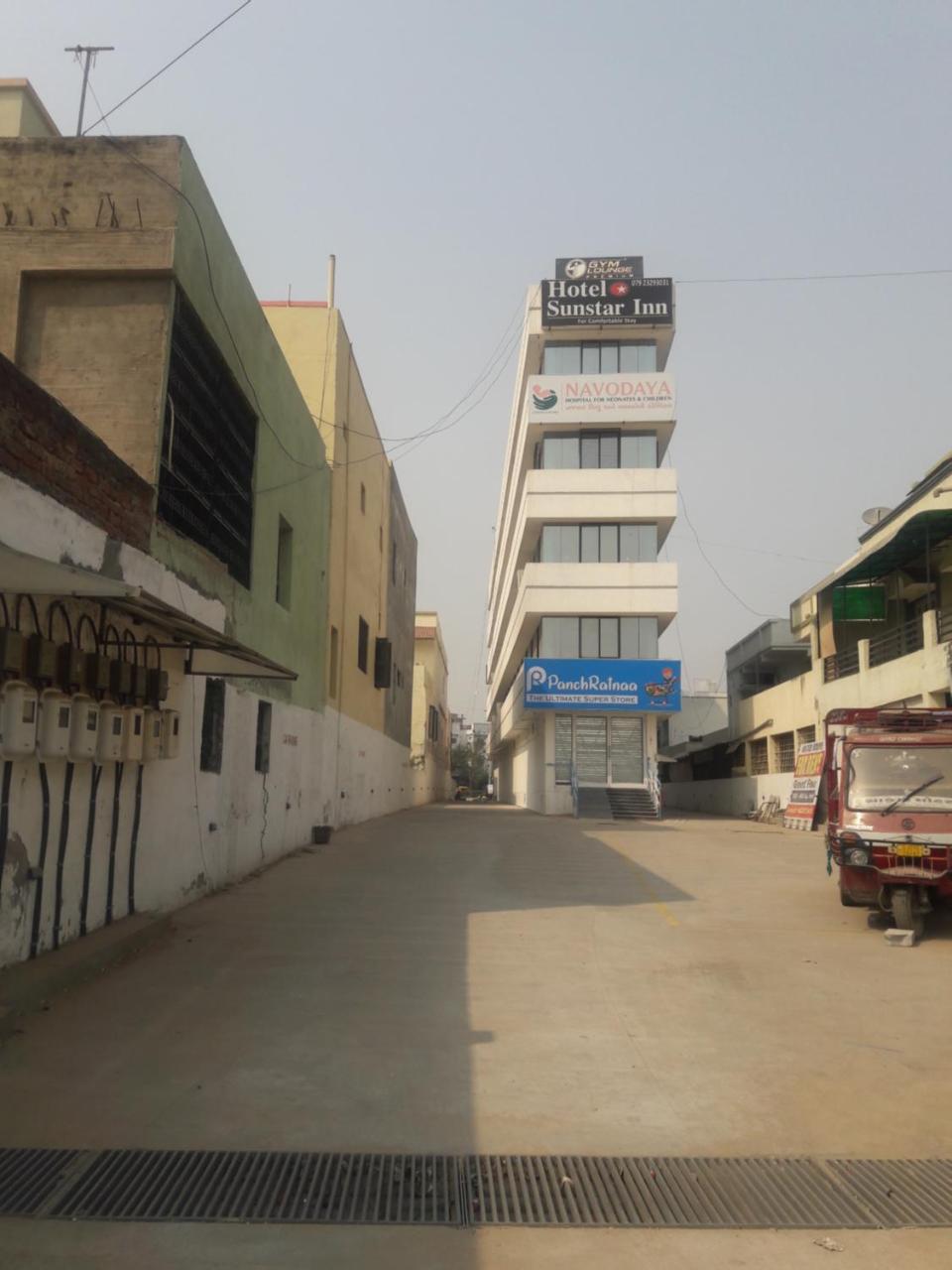 Oyo 11922 Sunstar Hotel