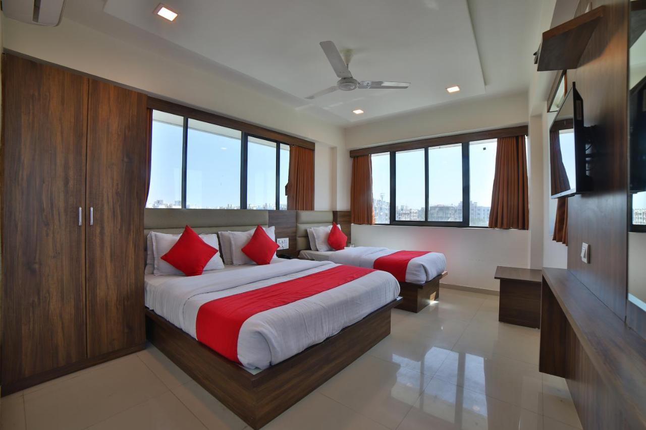 Oyo 11922 Sunstar Hotel Ahmedabad