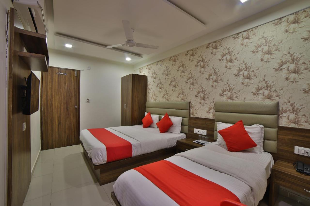 Oyo 11922 Sunstar Hotel Ahmedabad