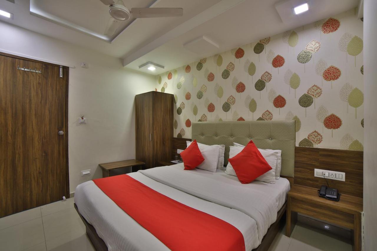 Oyo 11922 Sunstar Hotel Ahmedabad