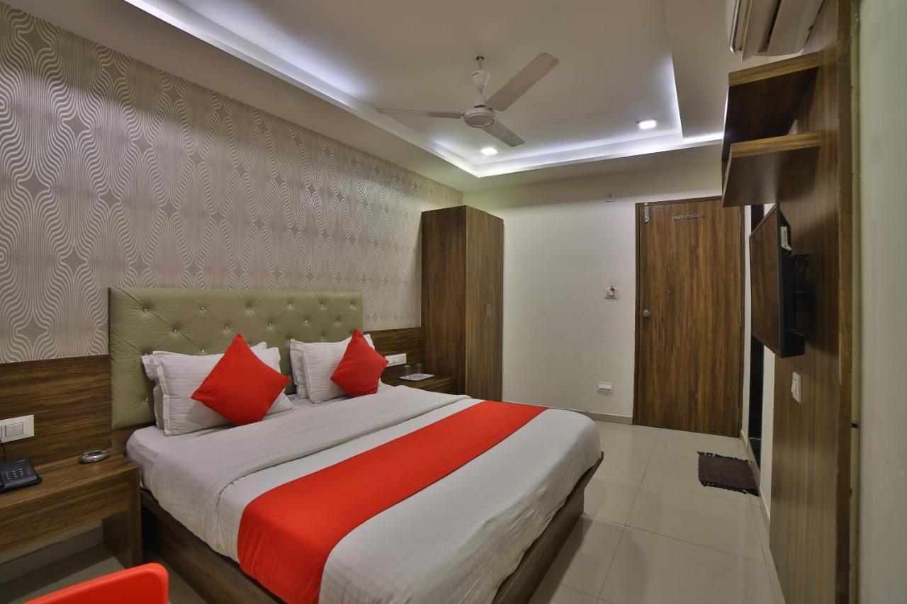 Oyo 11922 Sunstar Hotel