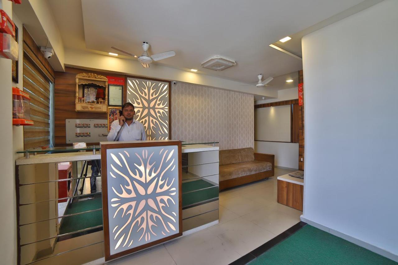Hotel Oyo 11922 Sunstar Ahmedabad