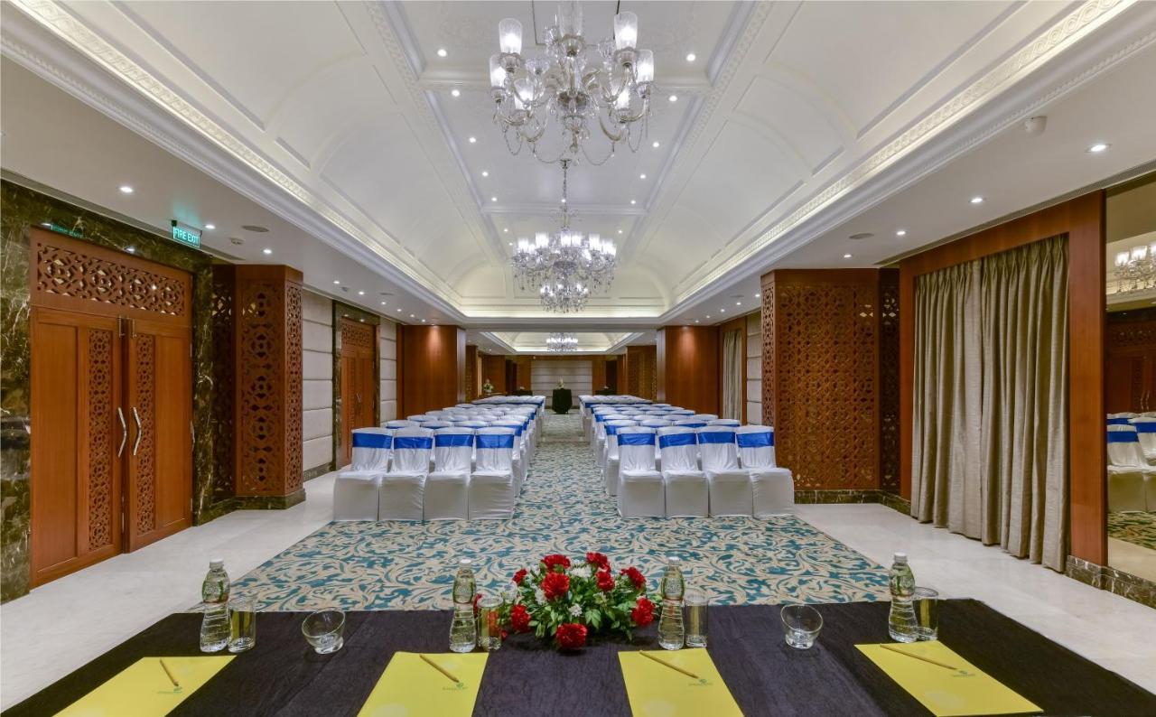 Hotel Lemon Tree Premier “the Atrium”