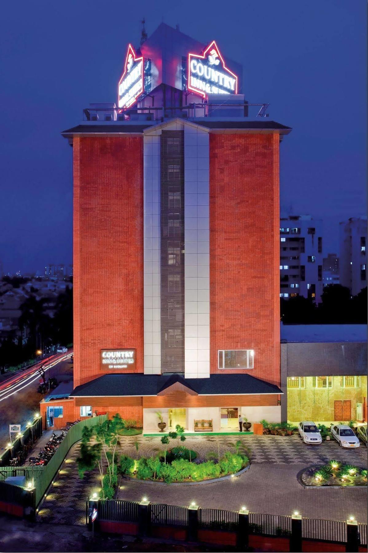 Hotel Bloomsuites L 4*