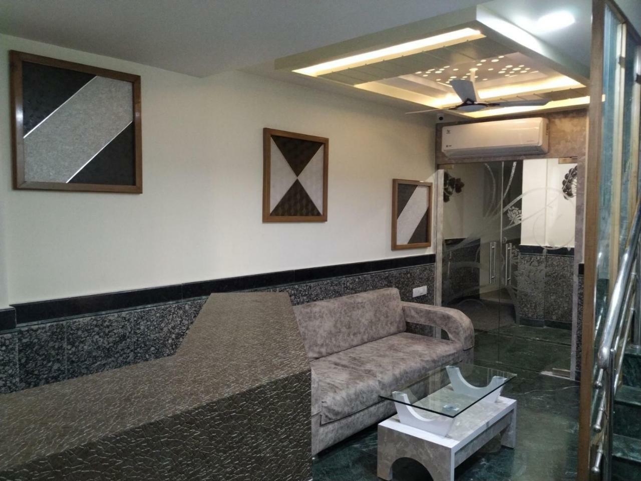 Basera Hotel *