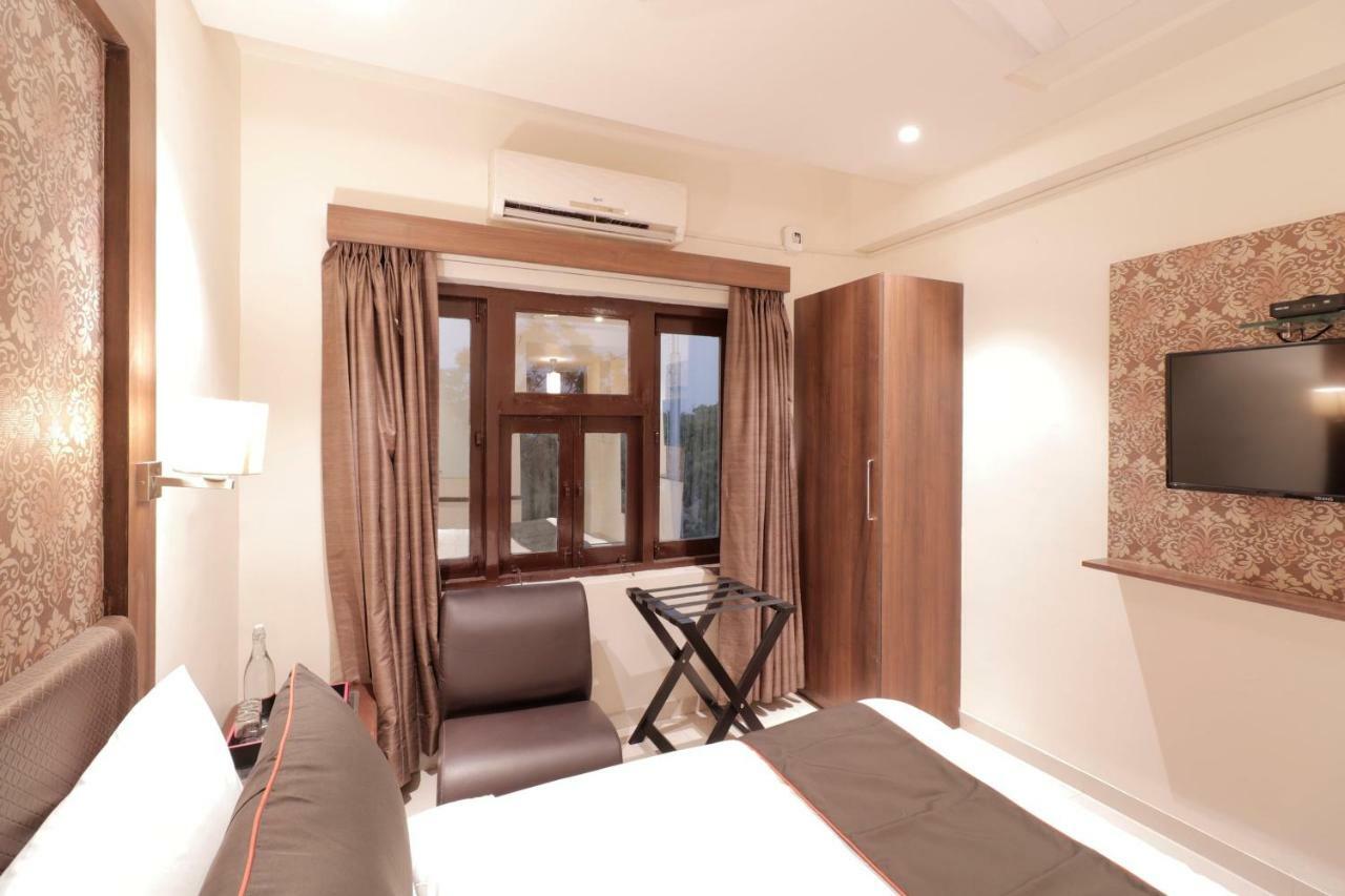 Collection O 39594 Heritage Paldi Rd Hotel