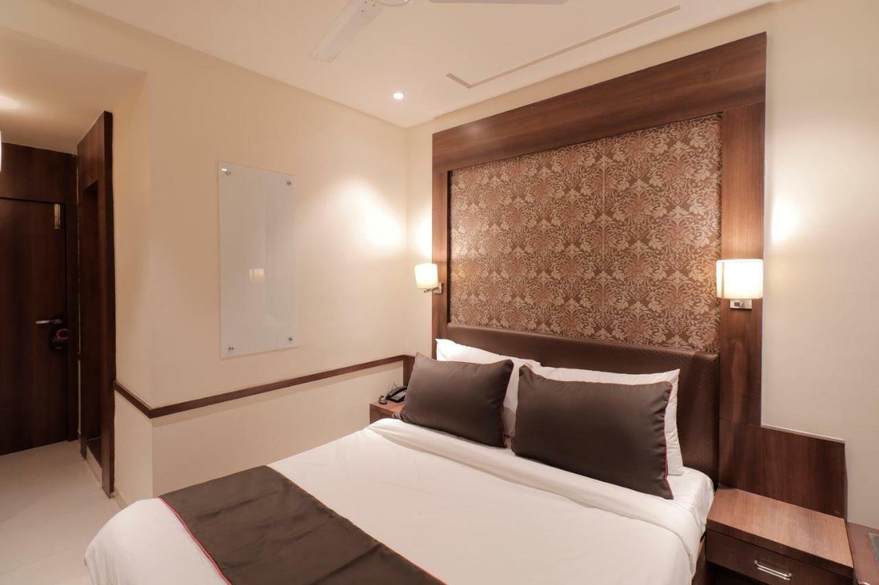 Collection O 39594 Heritage Paldi Rd Hotel 3*