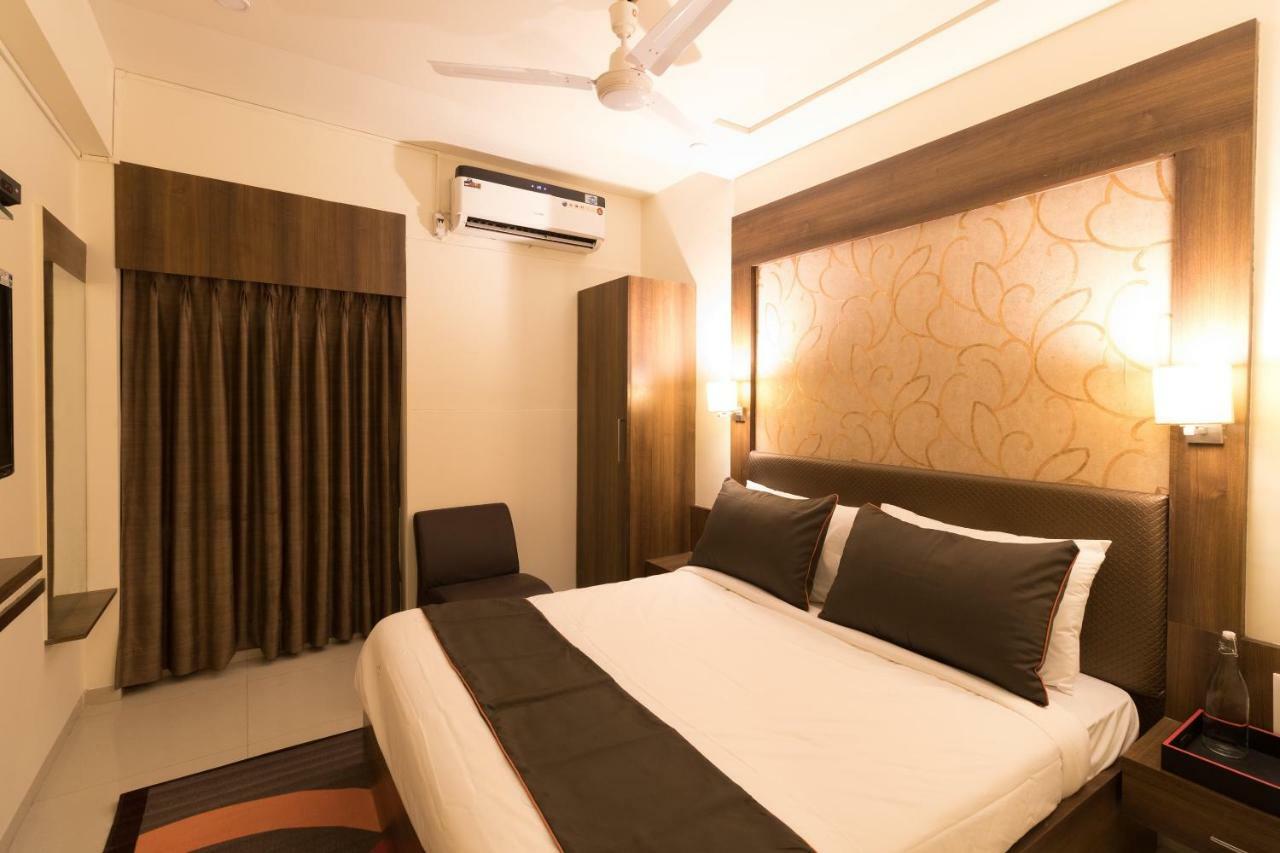 Collection O 39594 Heritage Paldi Rd Hotel