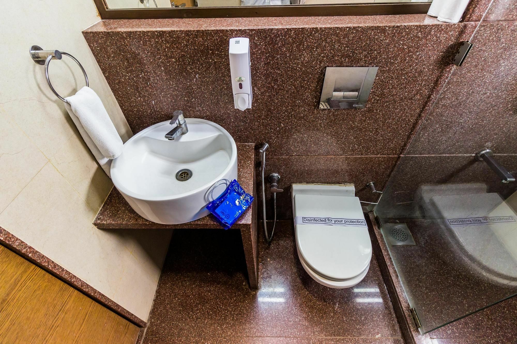 Hotel Oyo Premium Vastrapur