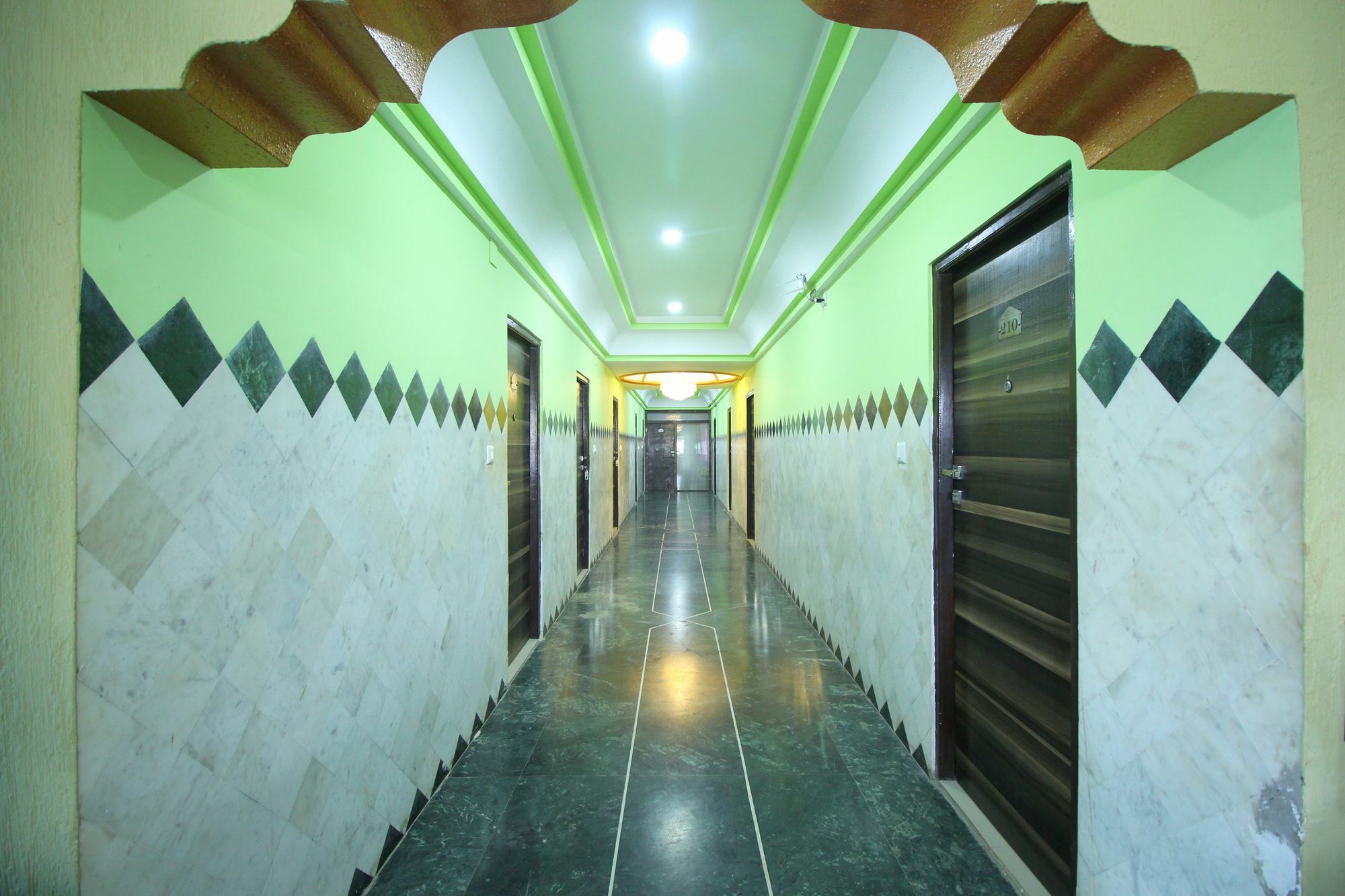 Fabhotel Crystal Ii - Paldi Char Rasta Ahmedabad