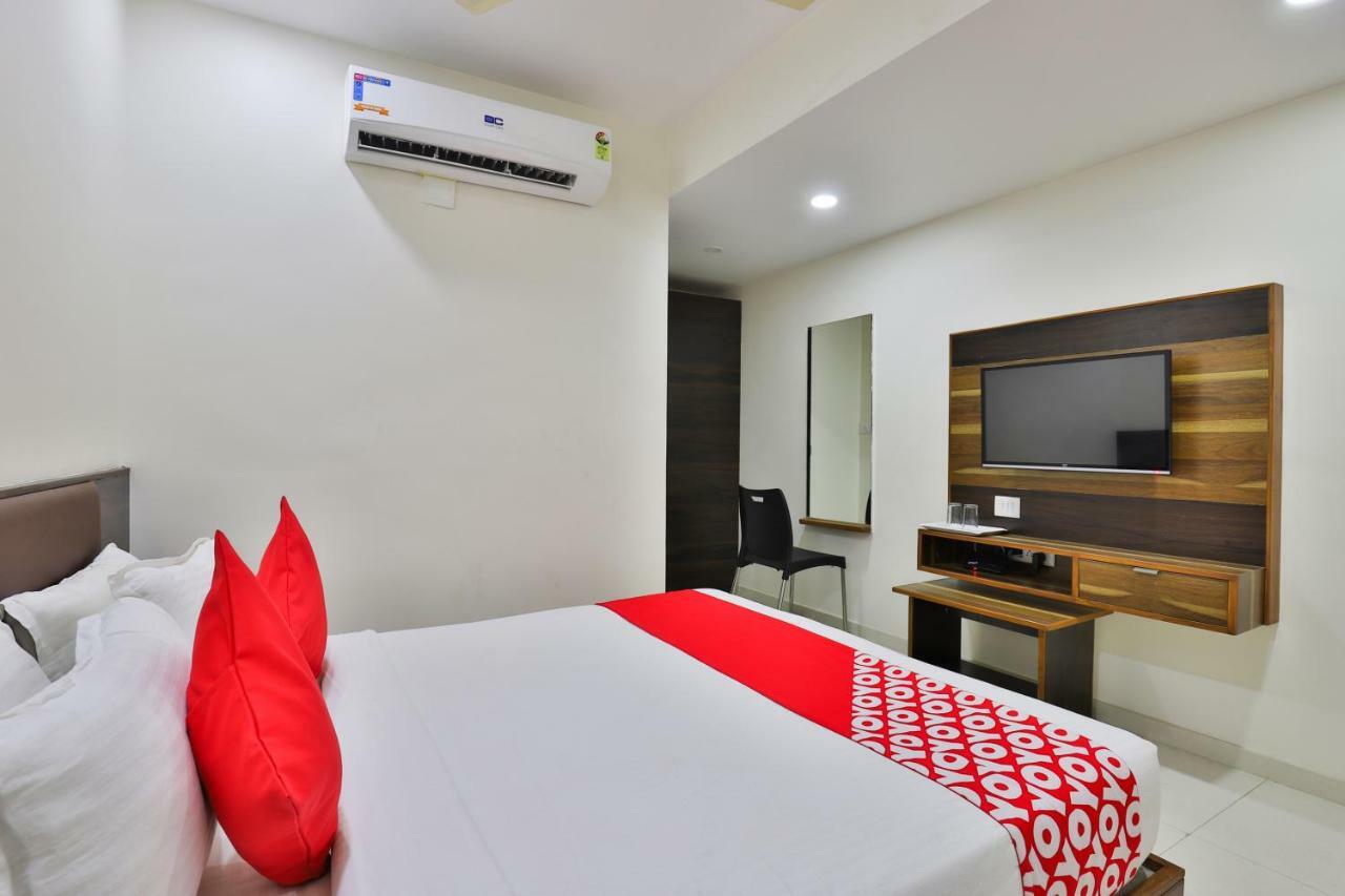 Hotel Oyo 25009 Crystal 3*