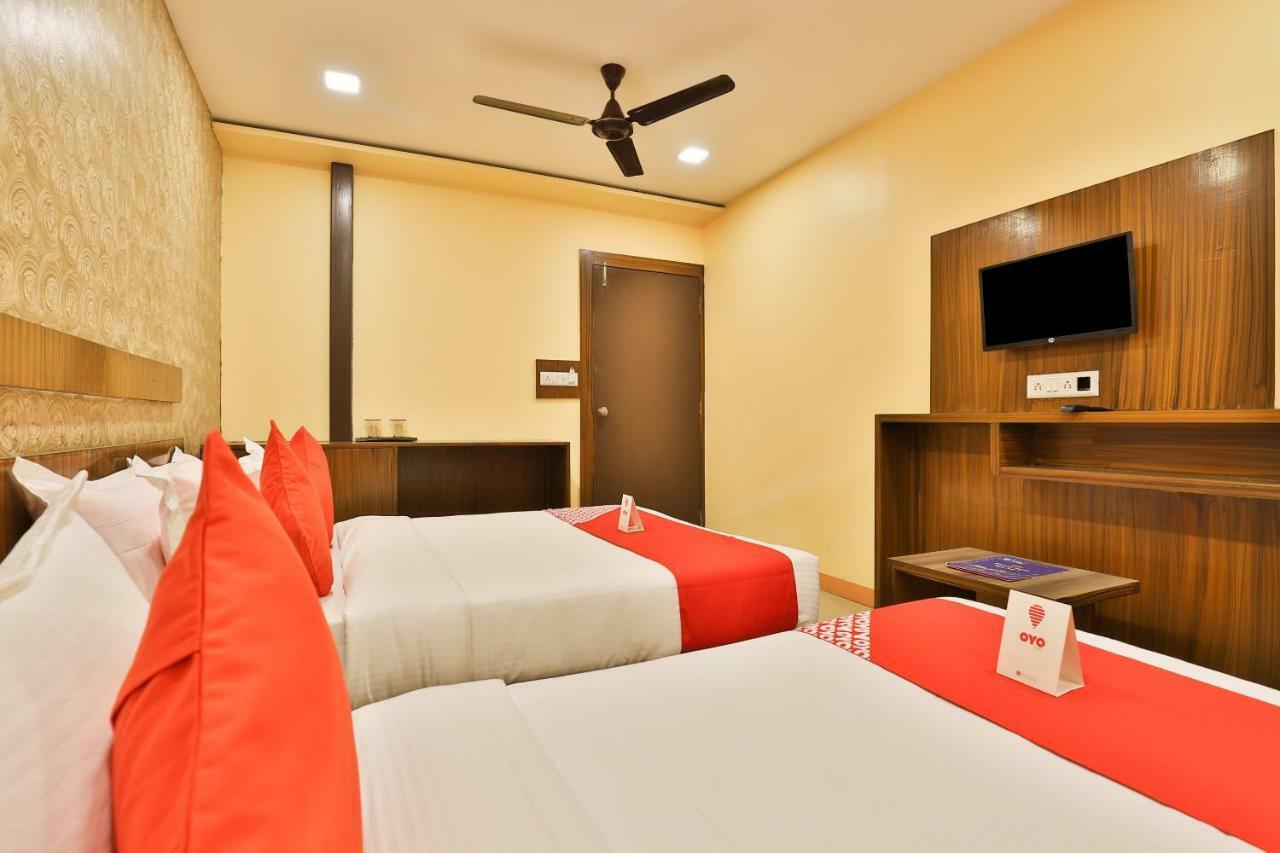 Hotel Oyo 12196 Mayur Park Residency