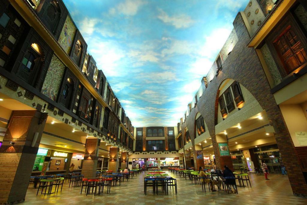 In & Out Dormitory Albergue *