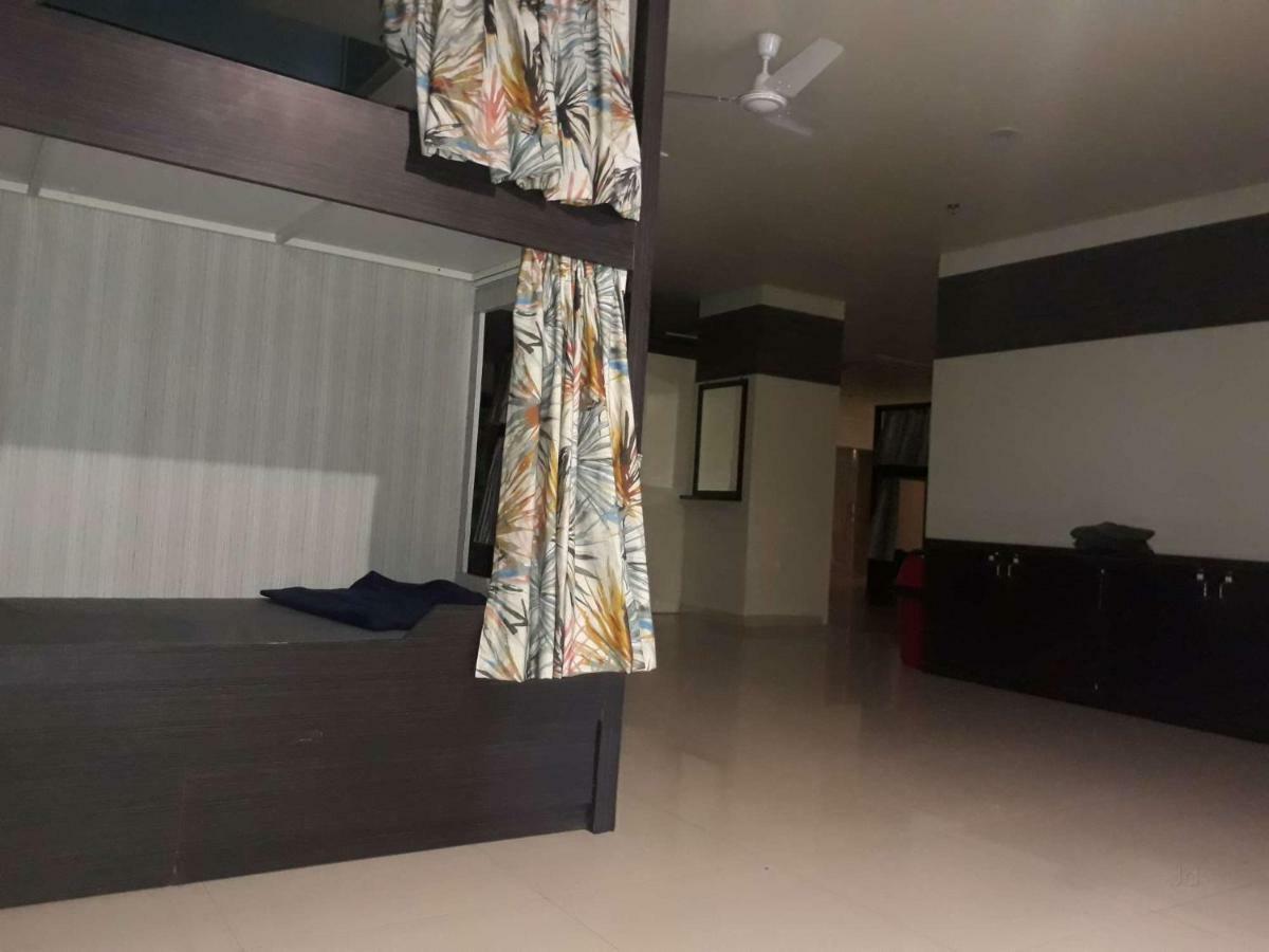 Albergue In & Out Dormitory