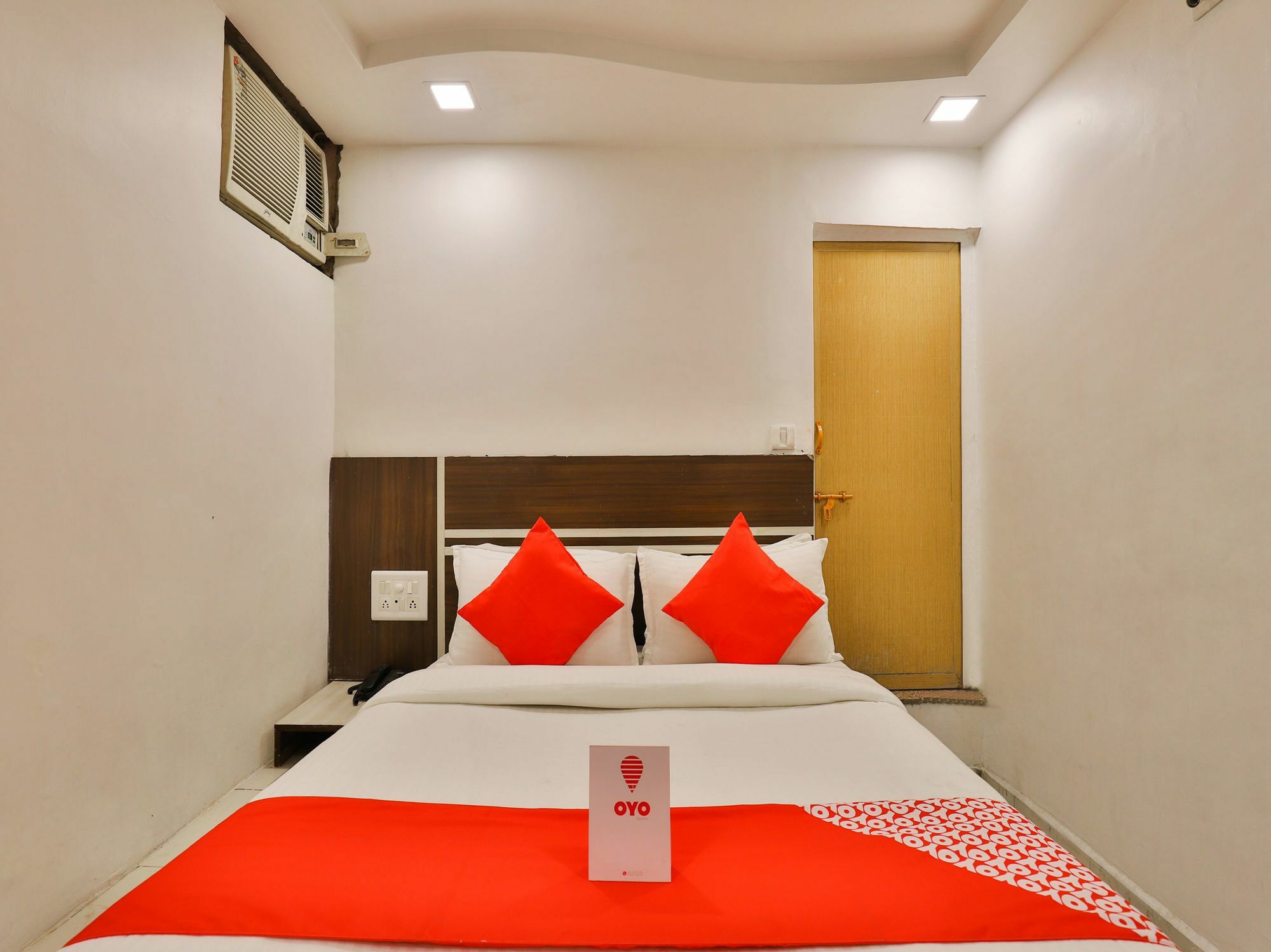 Oyo 13141 Aniket Hotel Ahmedabad