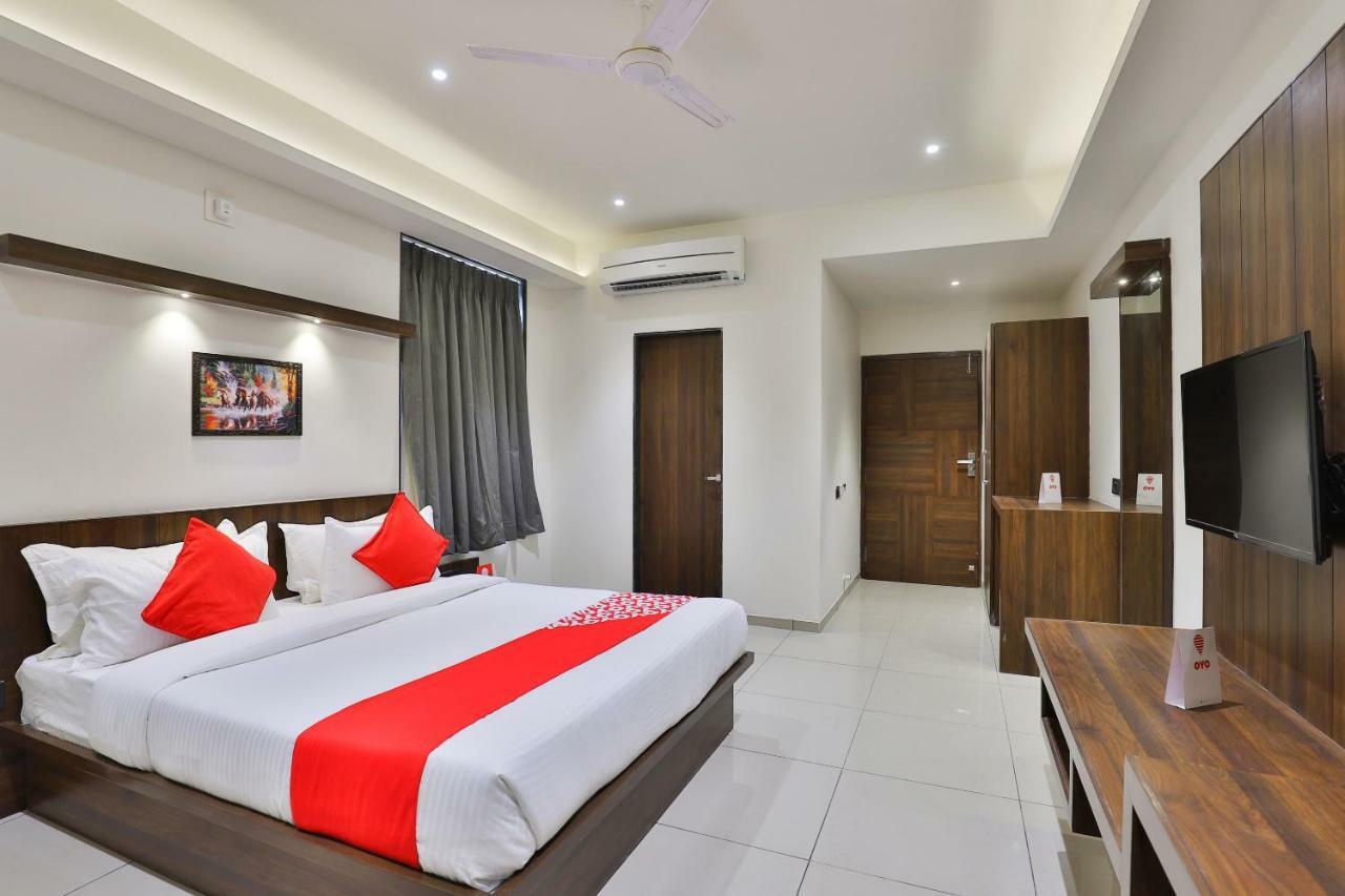 Oyo 16604 Sparsh Hotel 3*