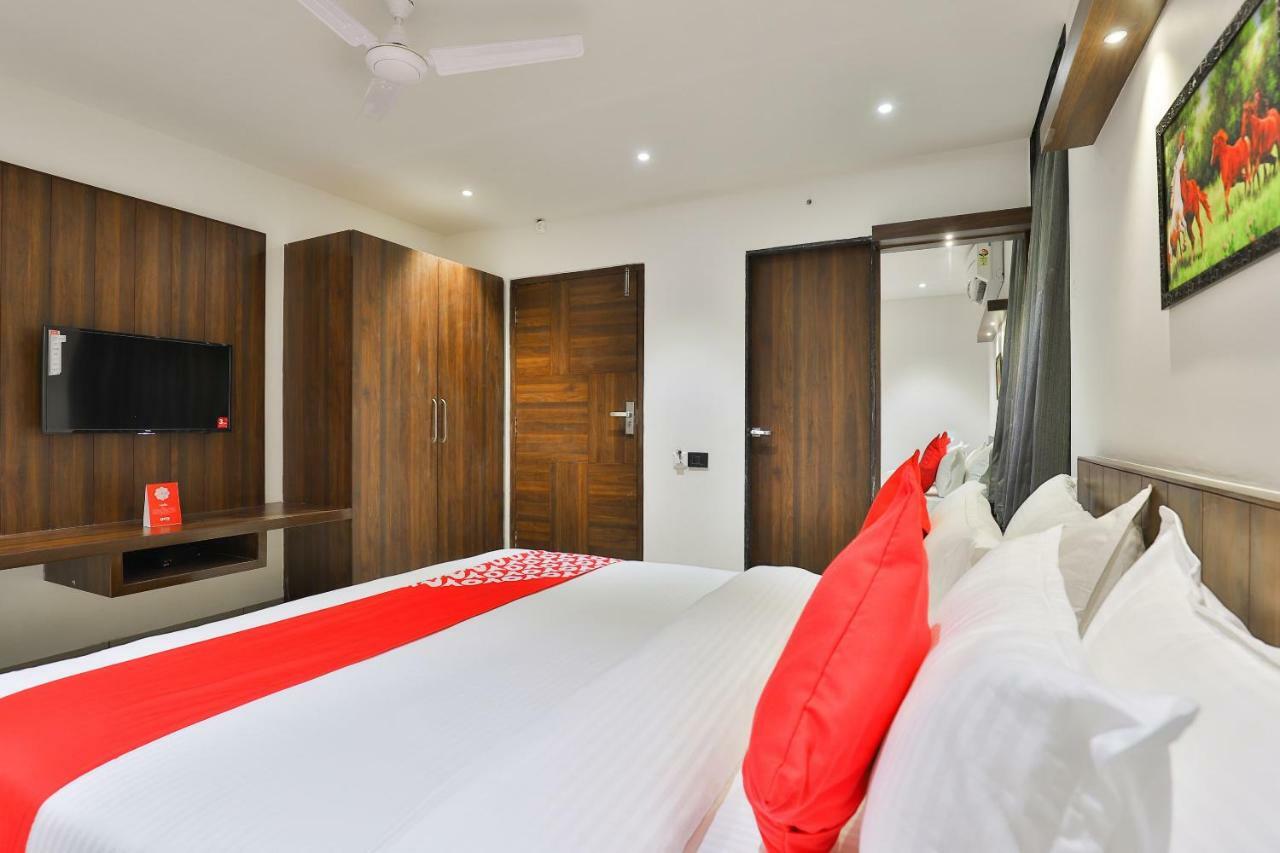 Oyo 16604 Sparsh Ahmedabad