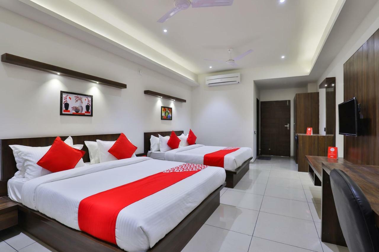 Oyo 16604 Sparsh Hotel 3*