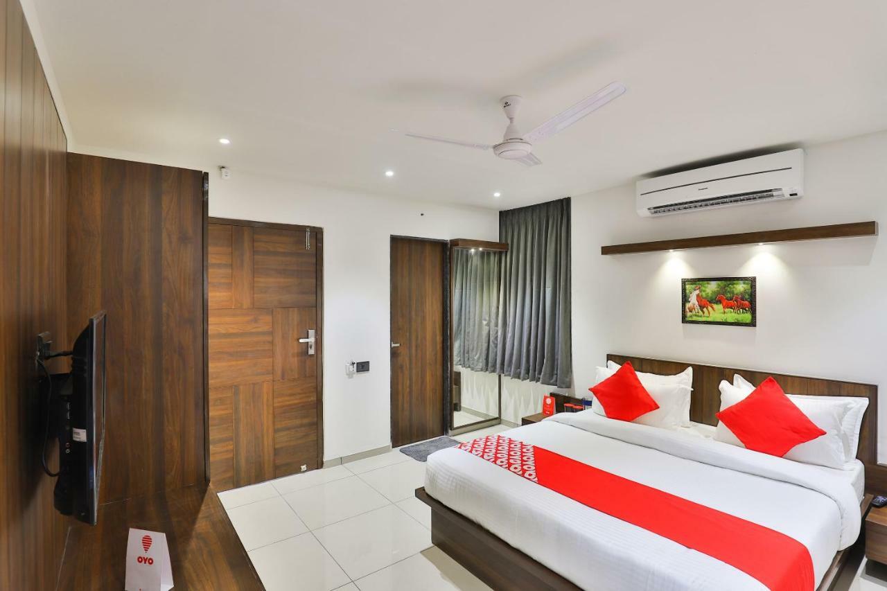 Oyo 16604 Sparsh Ahmedabad