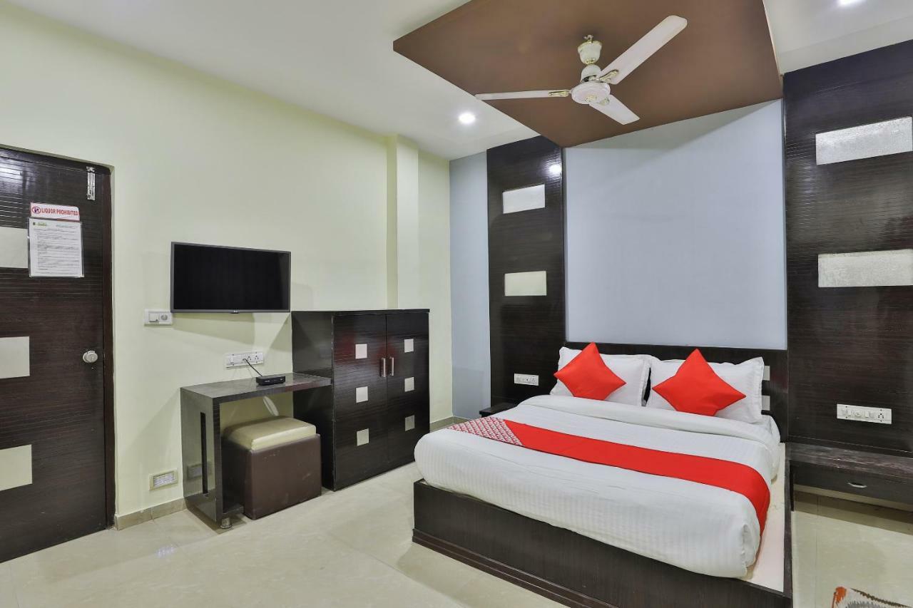 Oyo Flagship 19003 Rudra Mahal Hotel Ahmedabad