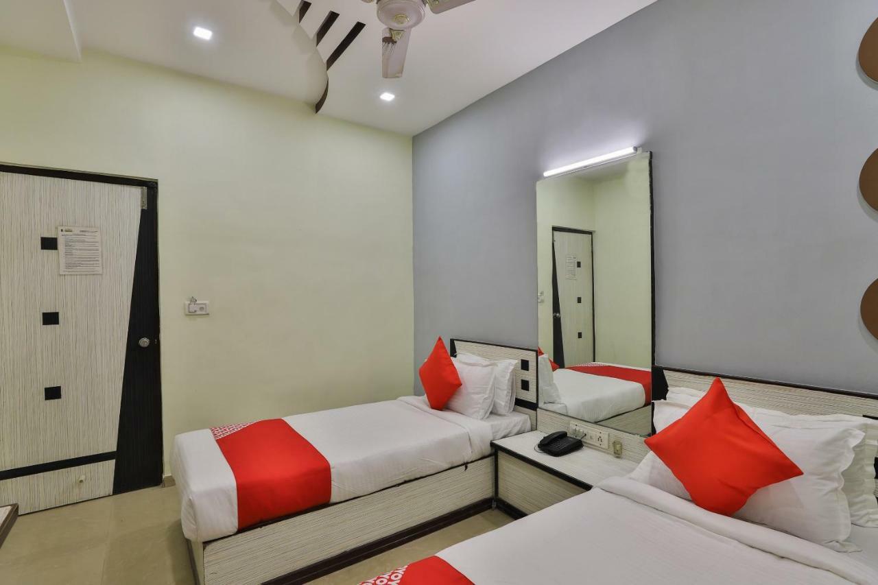 Oyo Flagship 19003 Rudra Mahal Ahmedabad