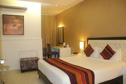 Hotel Aarohi Starz Club