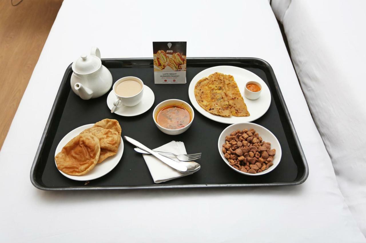 Hotel Oyo Townhouse 150 Shreyas Colony Ahmedabad
