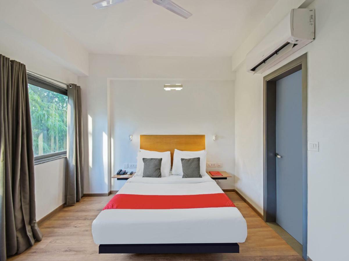 Oyo Townhouse 30 Ashram Road Hotel