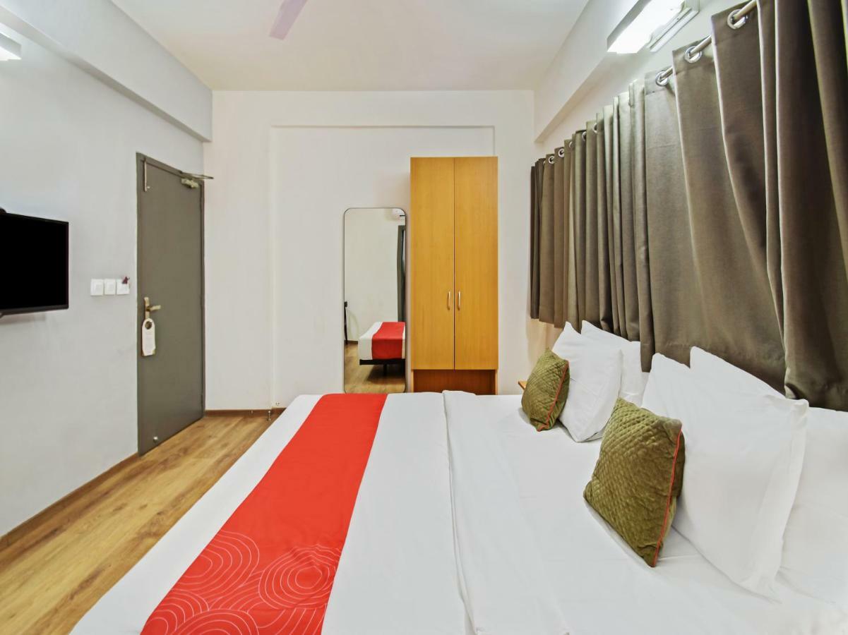 Oyo Townhouse 30 Ashram Road Hotel Ahmedabad
