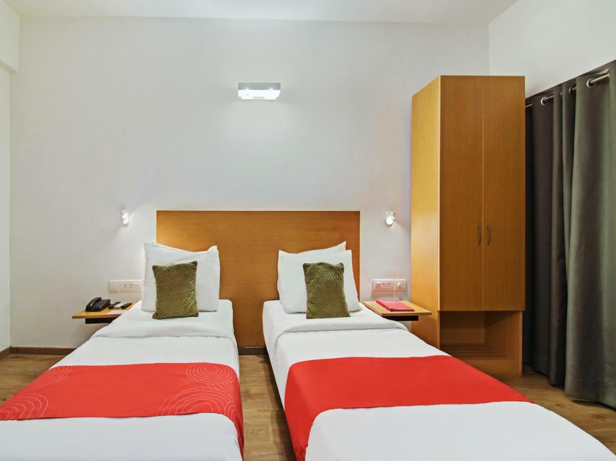 Oyo Townhouse 30 Ashram Road Hotel Ahmedabad