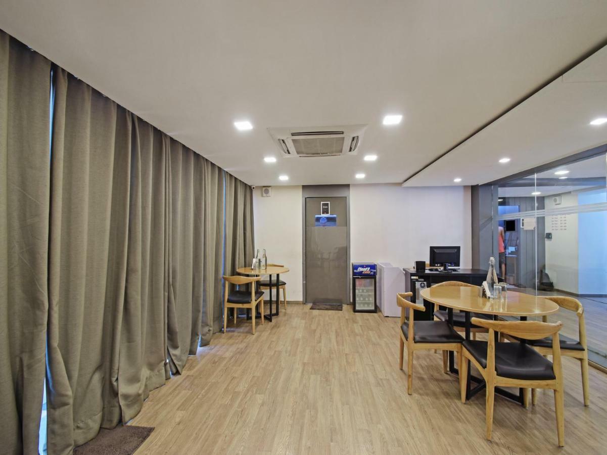 Hotel Oyo Townhouse 30 Ashram Road