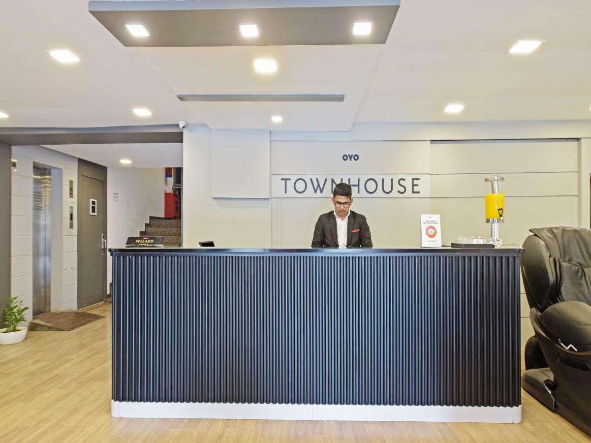 Hotel Oyo Townhouse 30 Ashram Road Ahmedabad