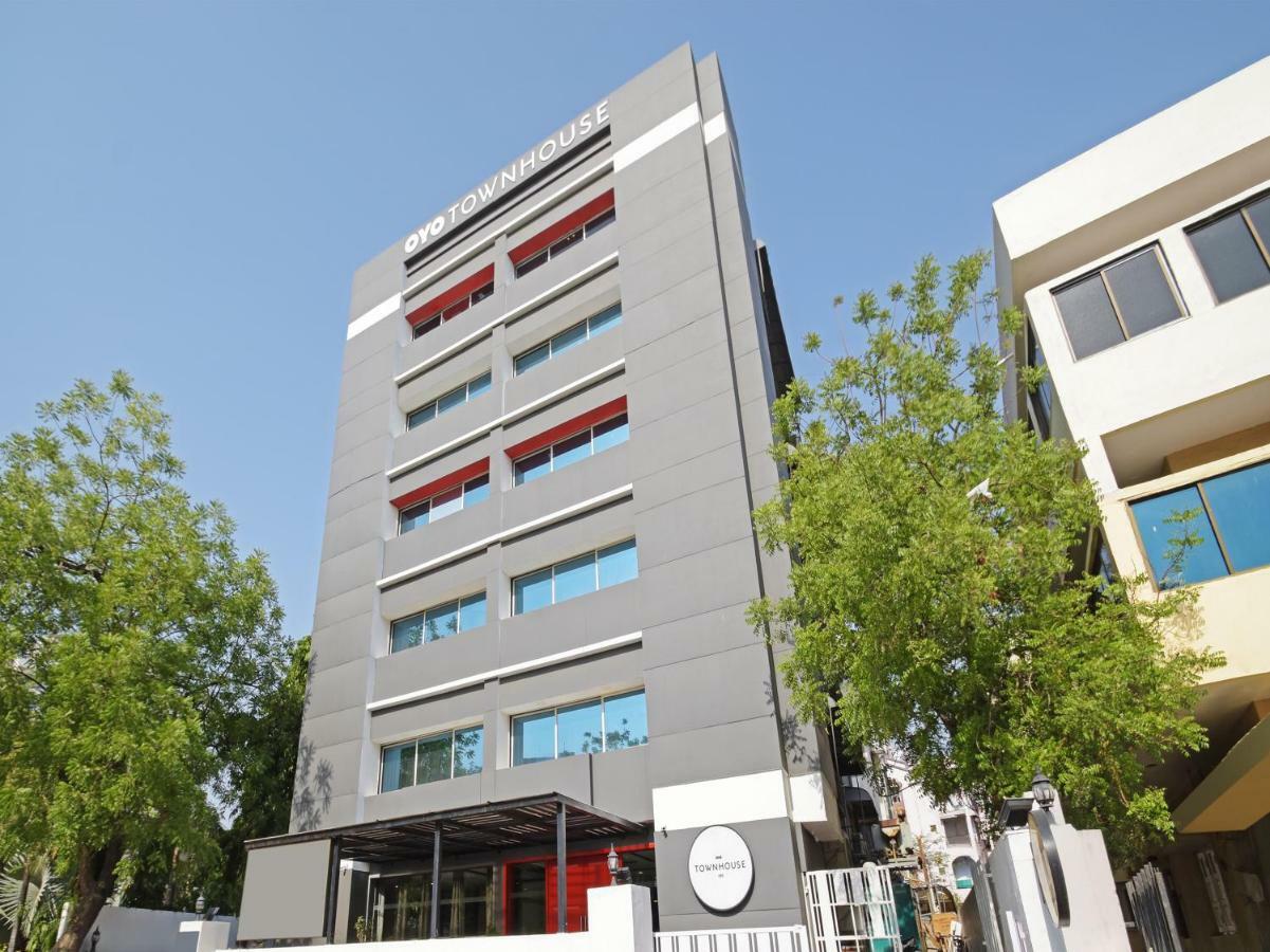 Oyo Townhouse 30 Ashram Road Hotel