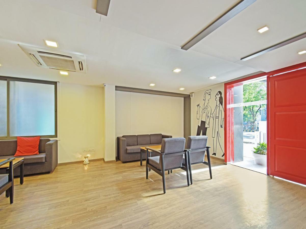 Oyo Townhouse 30 Ashram Road Hotel 3*